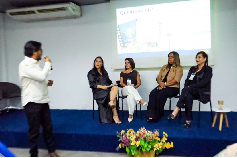 Painel de palestrantes do Elas Conectam