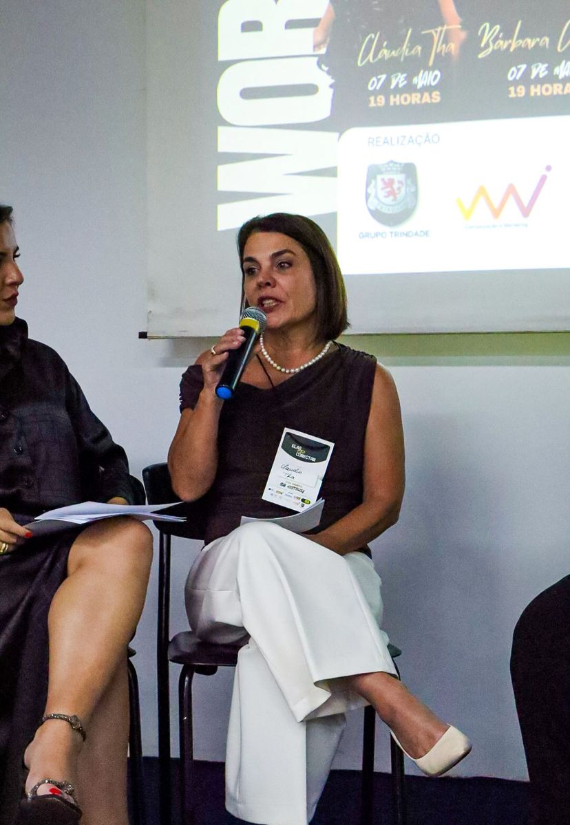 Cláudia Tha durante o painel Elas Conectam