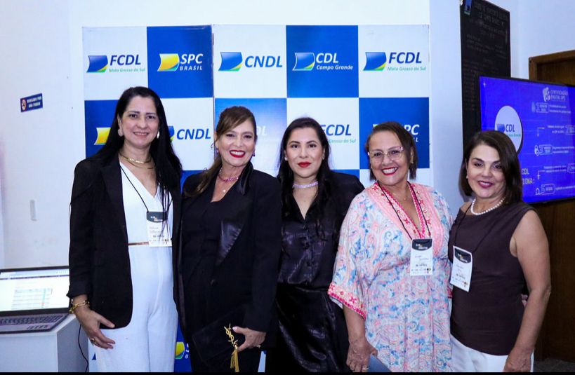 Confreiras no backdrop CDL/CNDL/FCDL/SPC Brasil