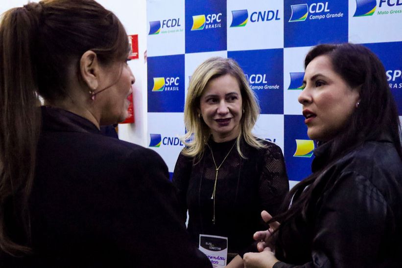 Confreiras em conversa no networking do evento