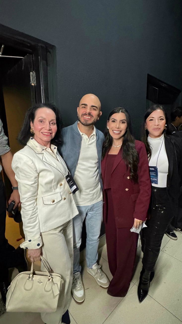 Confreiras com palestrantes nos bastidores