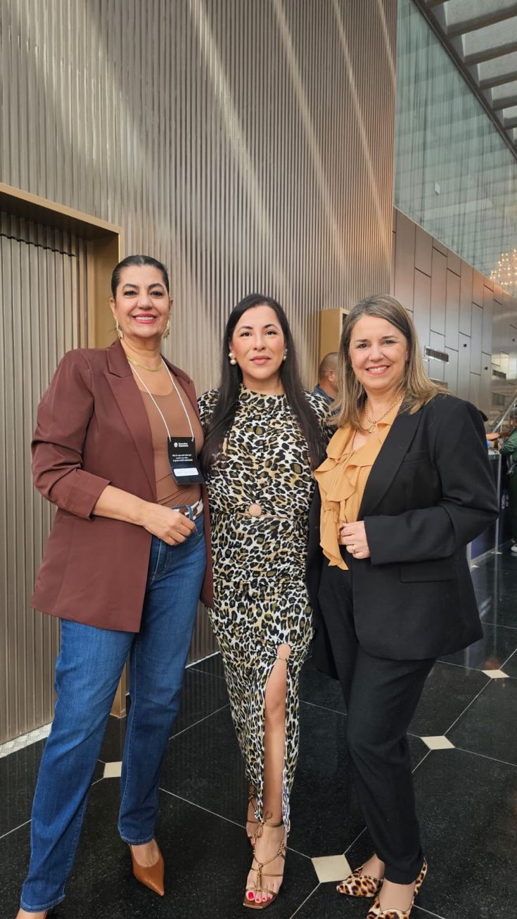 Confreiras reunidas no lobby do evento